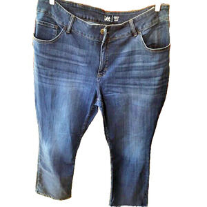 Lee Women's Jeans Size 22W Relaxed Straight Leg Mid Rise Blue Stretch Denim core